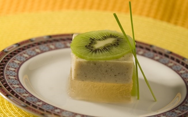 Gelatina Diet de Chá Verde com Creme de Kiwi