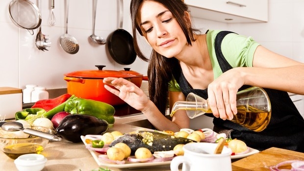 Cozinhar pode reduzir o estresse. Entenda o motivo.